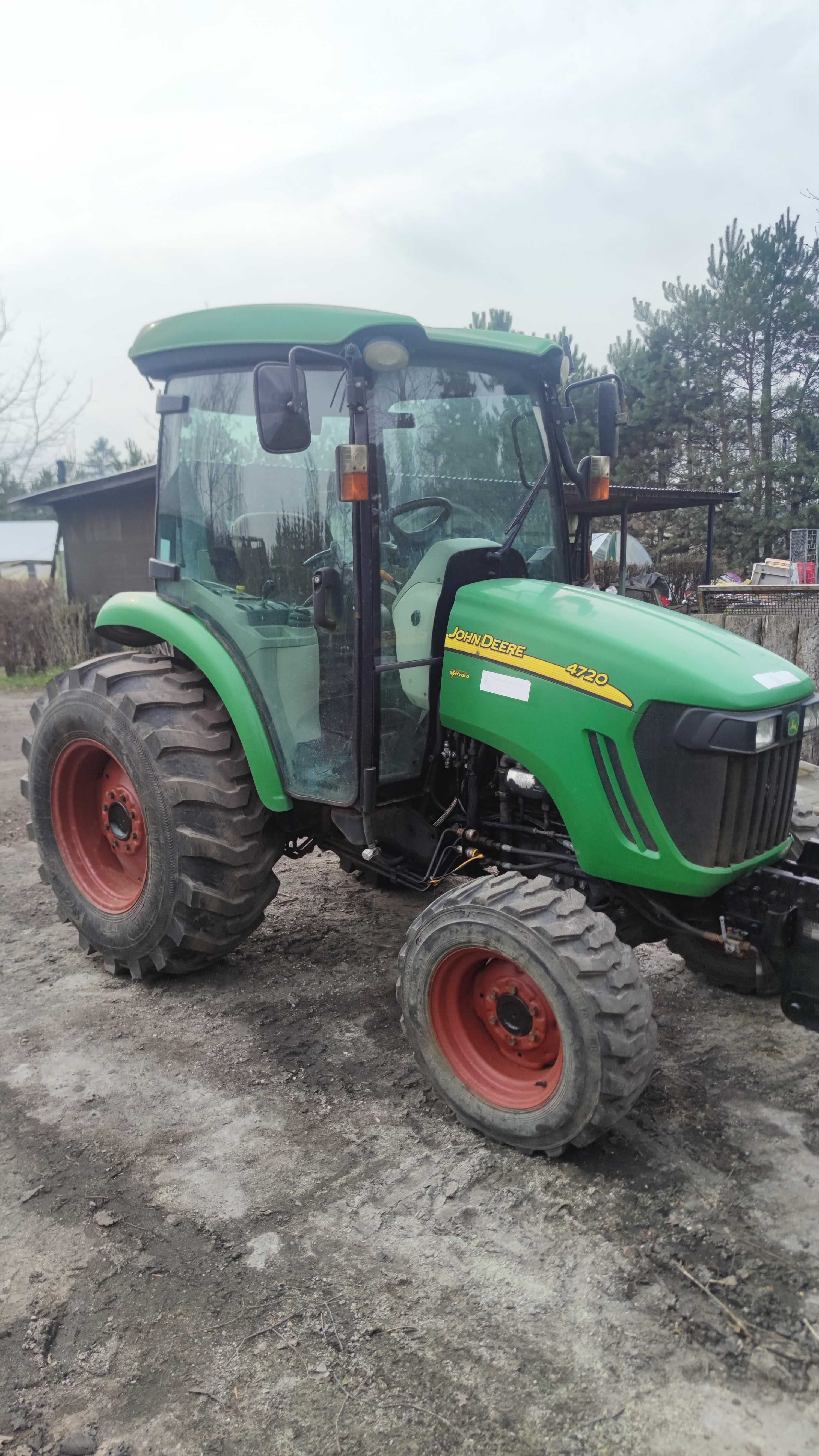 Ciągnik rolniczy traktor Johndeere 4720 z pługiem 2012 rok 49kW