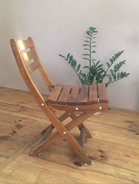 Розкладні деревяні крісла
