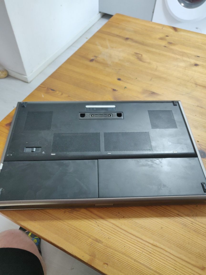 Dell m6800 з зарядкою