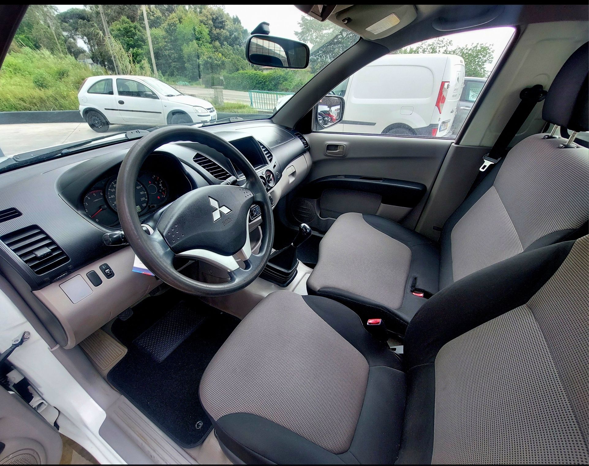 Mitsubishi L200 2.5 DI-D 4x2 / 3 Lugares