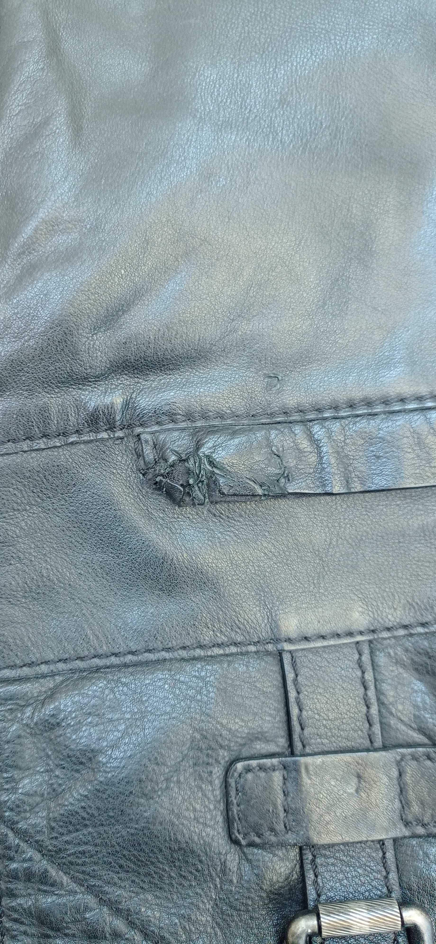 Mala em pele verdadeira da marca Levis.