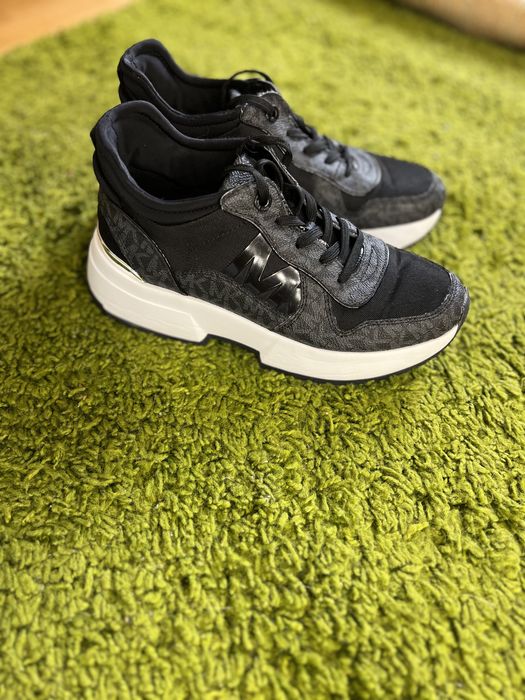 Продам нові кросівки брендові черевики чоботи Michael Kors оріган 40