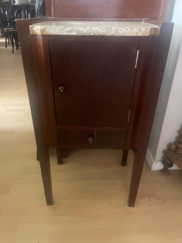 Mesa de cabeceira antiga