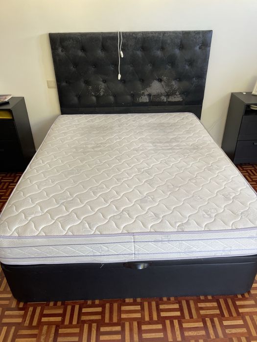 Cama elevatoria com marcas de uso