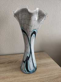 Piękny wazon z falbanką