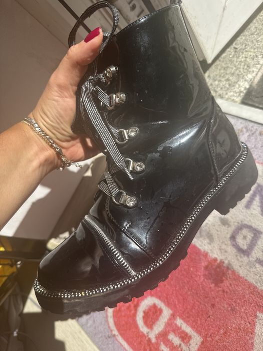 Продаю свої ботільони