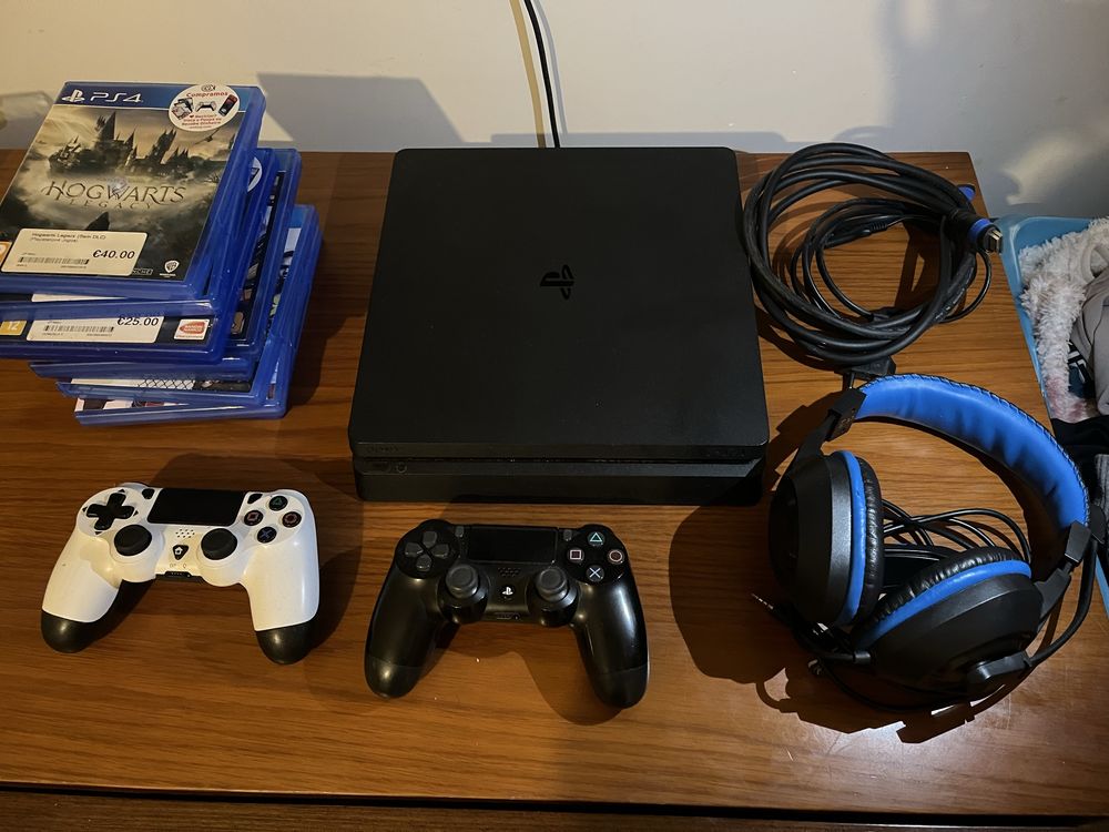 PS4 Slim com 2 comandos, 9 jogos e fone – Pronto para jogar!