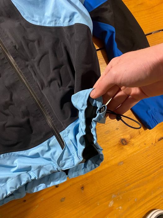 Вітровка gore-tex із надувним клапаном