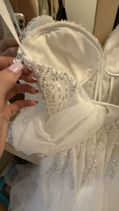 Весільна сукня з розрізом