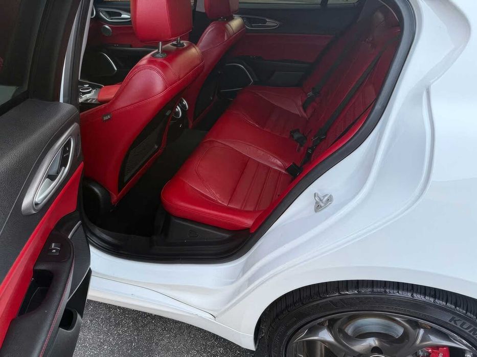 Alfa Romeo Giulia      2019