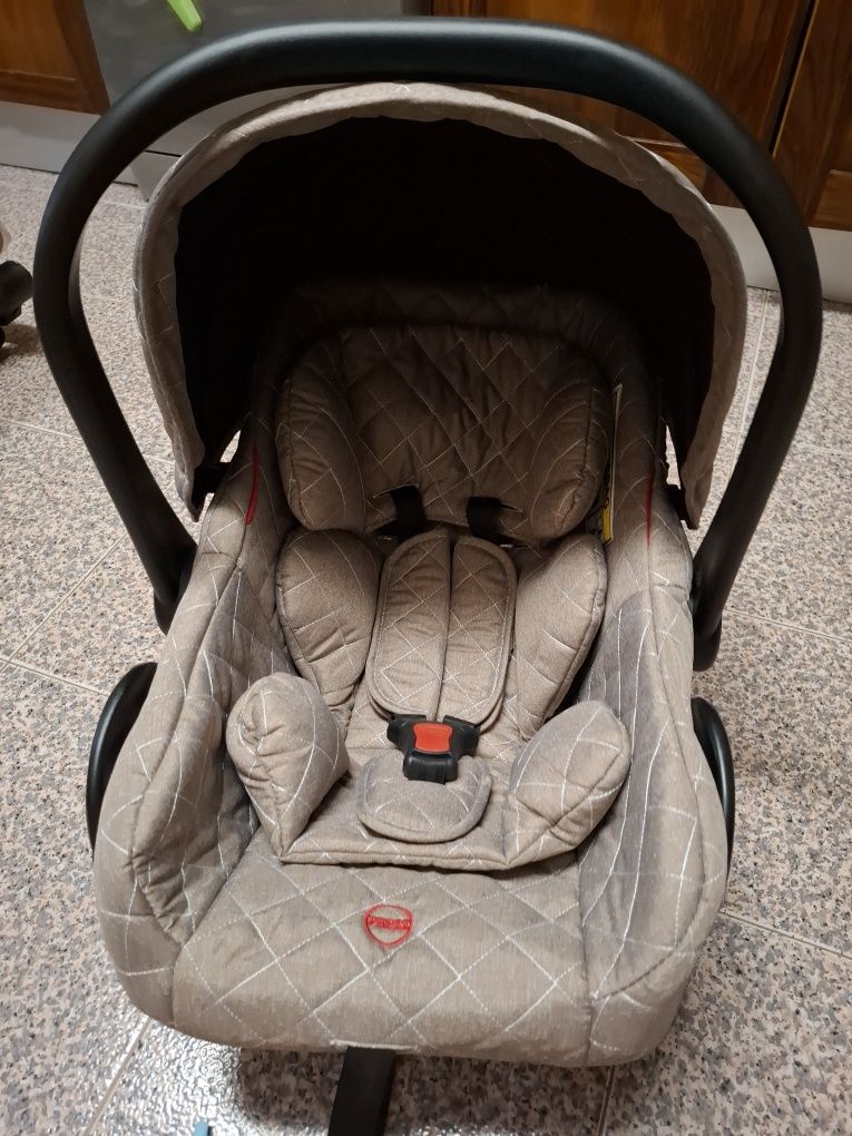 Carrinho de bebé Trio da MelBaby Kaqui