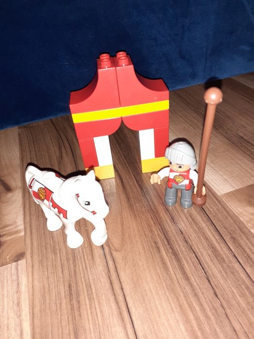 Lego duplo przyczepa dla konia 10807 i turniej/rycerz na koniu 10568