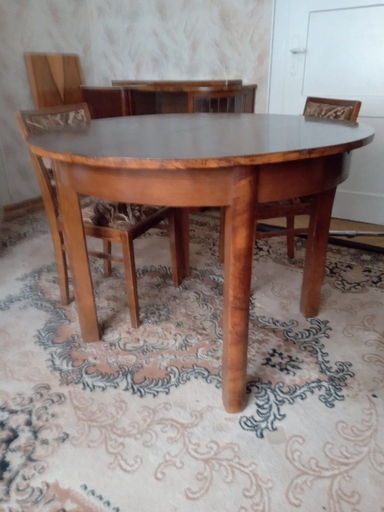 Stół dębowy rozkładany i 5 krzeseł tapicerowanych