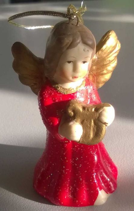 Figurka Aniołek z harfą z dzwoneczkiem do zawieszenia na choinkę 7cm