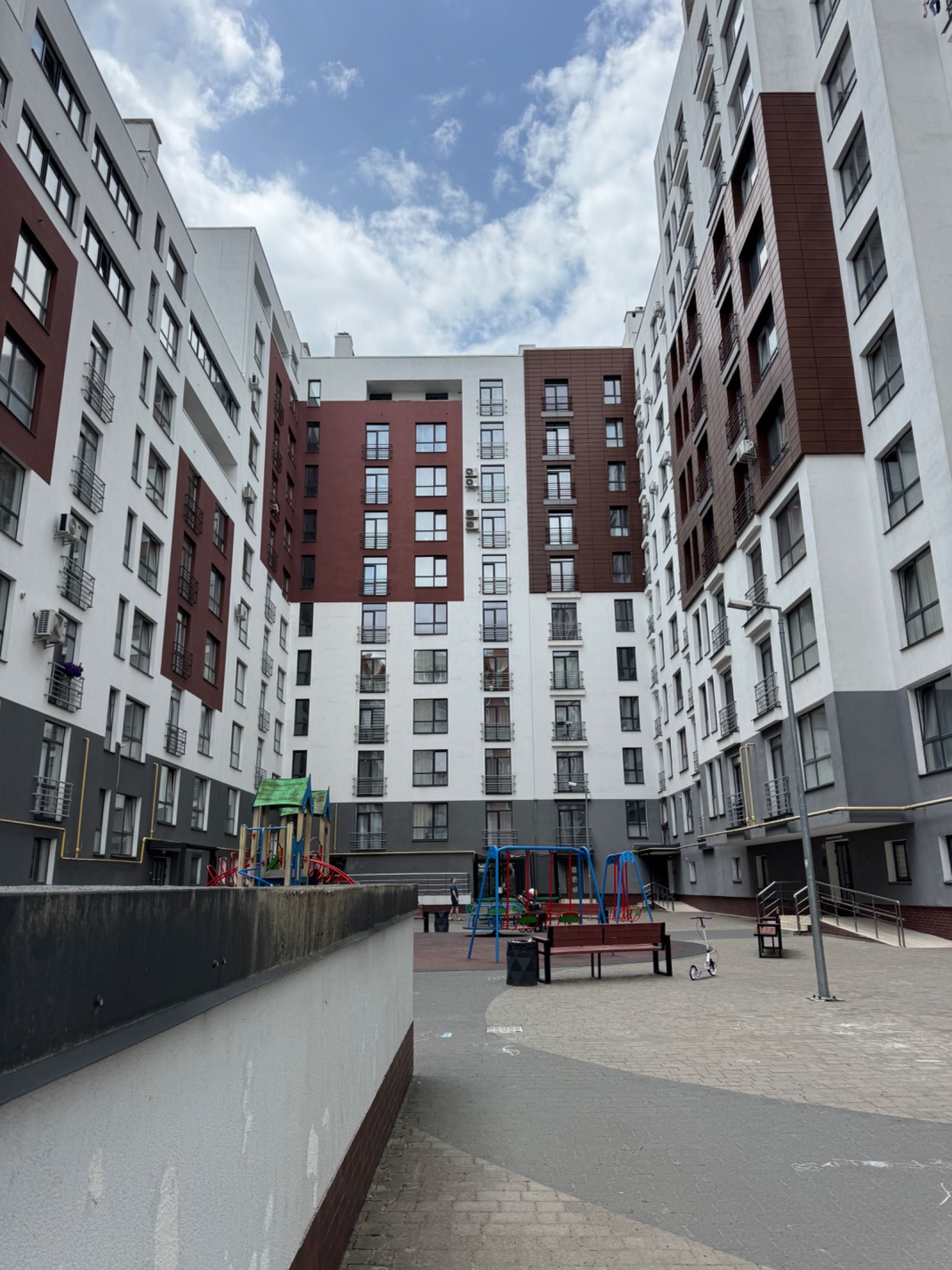 Продаж по найвигіднішій ціні 2кім.кв. в заселеному ЖК вул.Під Голоском