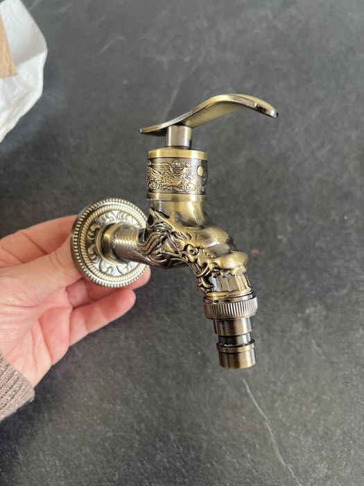 Zewnetrzny ozdobny kran ogrodowy smok