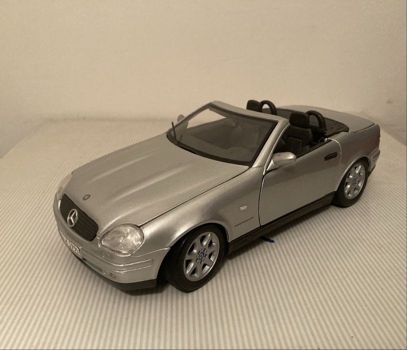 Miniatura Mercedes SLK 230 - Maisto 1:18