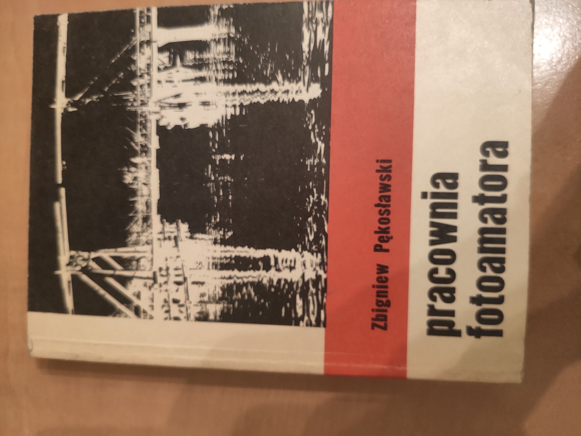 Książka "pracownia fotoamatora" Z. Pękoslawski '81 r.