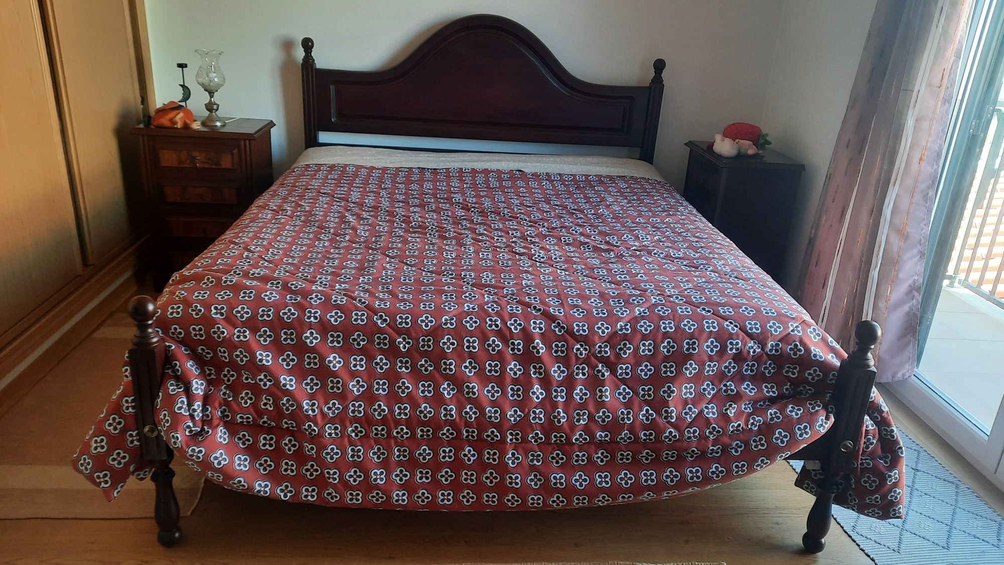 Cama Mogno+ colchao lusocolchão sem uso, boa qualidade