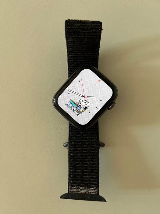 Apple Watch Series 4 (GPS) 44 mm — Space Gray Aluminum