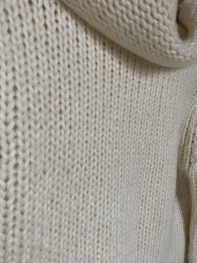 Kremowy sweter z wełny