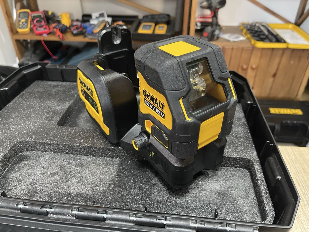 Dewalt DCE088G18 / вживаний лазерний рівень Девольт 12-18V