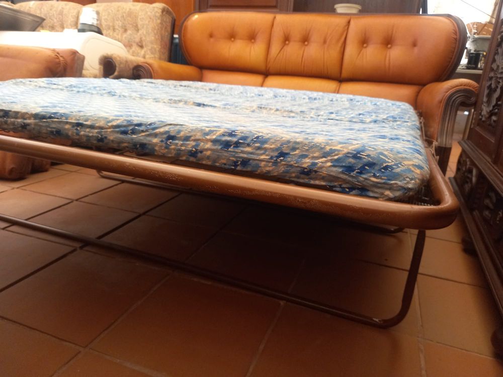 Sofa de pele com cama