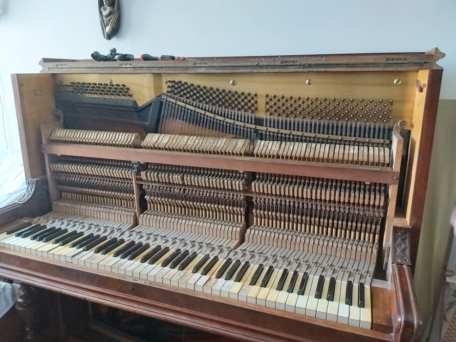 Zabytkowe secesyjne pianino z końca XIX w. Antyk
