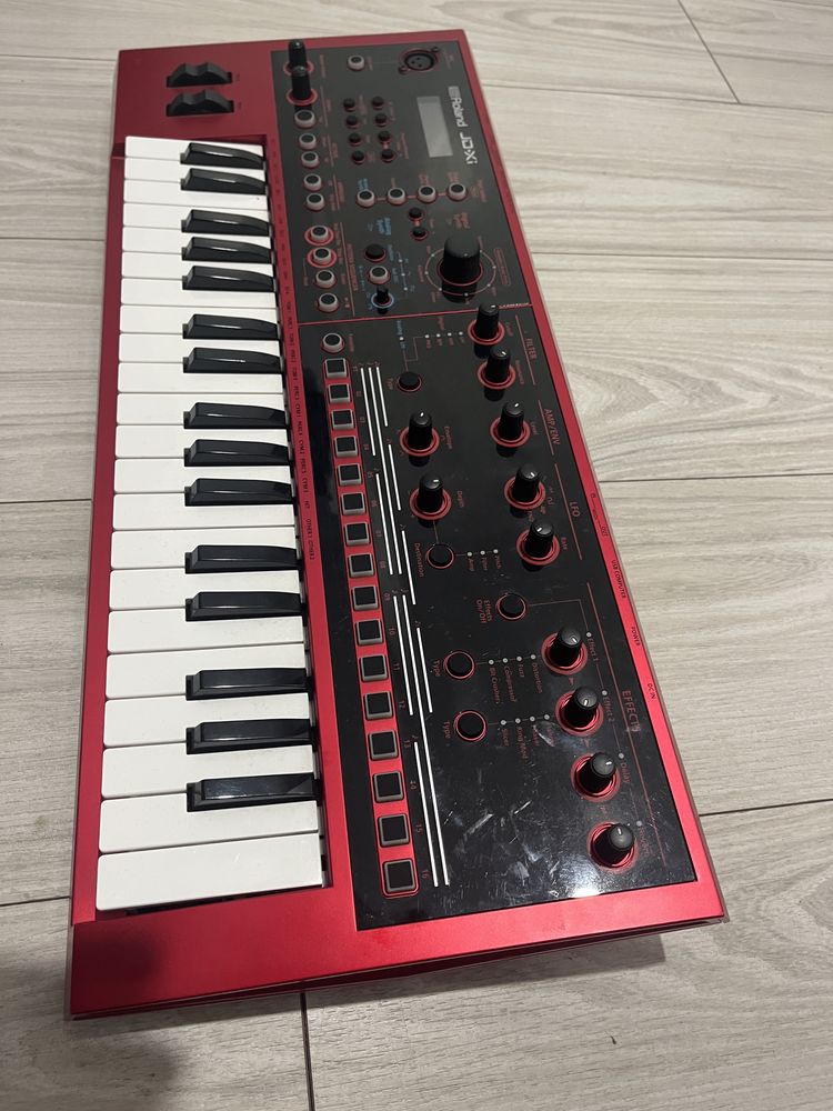 Roland JD-XI syntezator