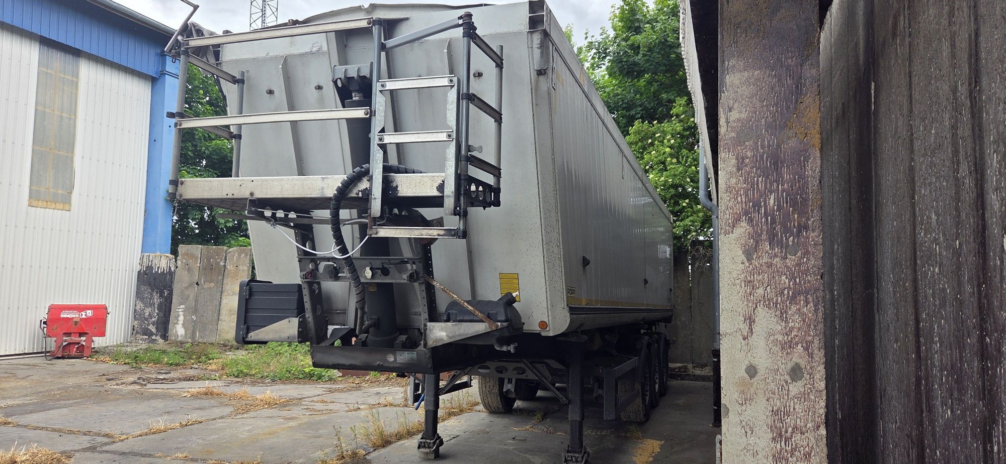 Naczepa wywrotka Schmitz Cargobull Ski 24