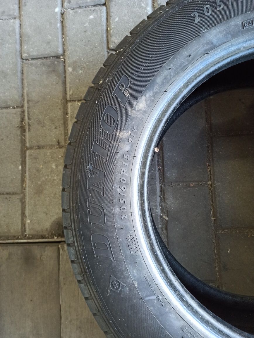 2 opony letnie Dunlop 205/60 15, 6,6/6mm. Możliwy montaż