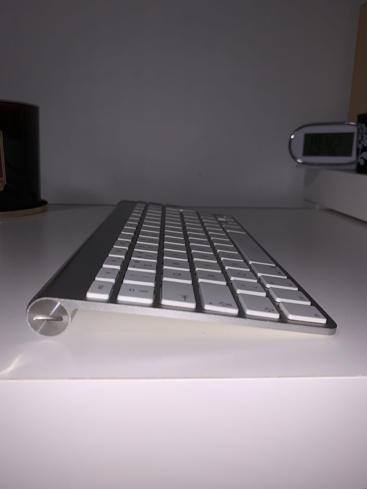 Apple Wireless Keyboard Português - não conecta