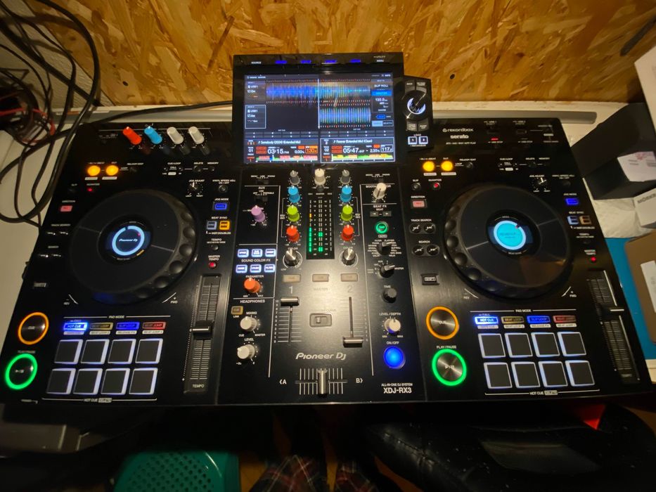 Pioneer XDJ-RX3 com Deck Saver.
