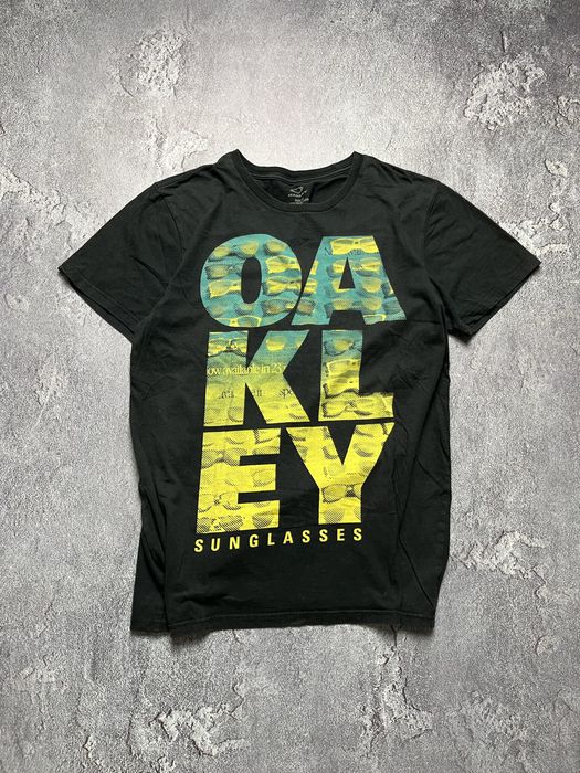 футболка oakley с большим лого