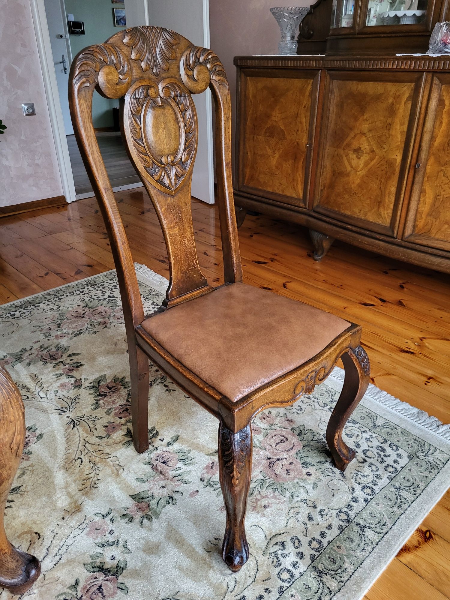 Stylowy komplet jadalniany – stół + 6 krzeseł + 2 fotele