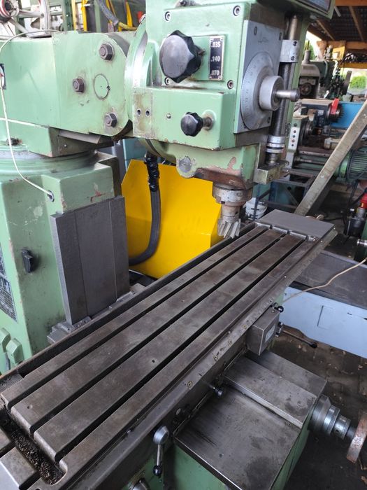 Frezarka uniwersalna do metalu Wiertarka wiertarko tokarka szlifierka