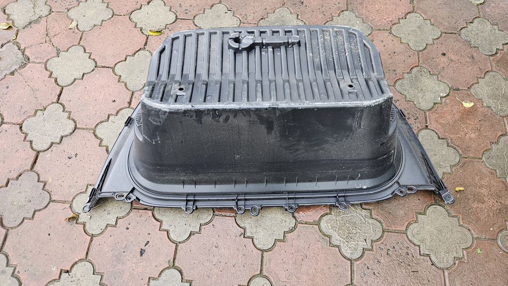 Корито Tesla Model Y