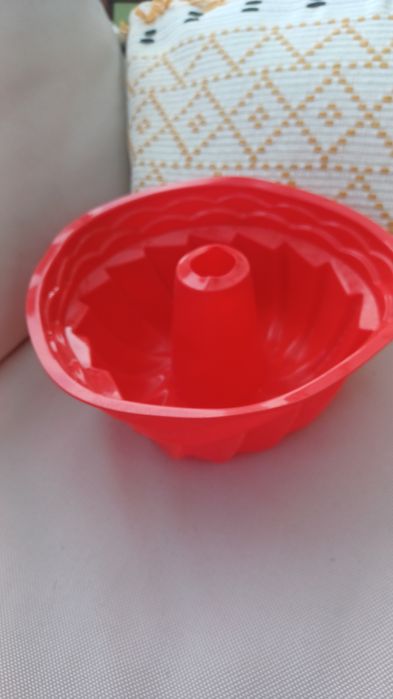 Silikonowa czerwona  forma do pieczenia babki 23 cm