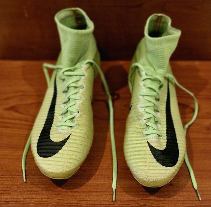 NIKE Mercurial Flyknit