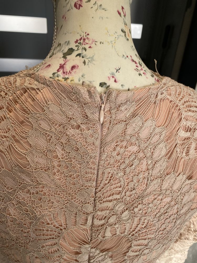 Tiulowa sukienka z długim rękawem M 38 Rare London Asos