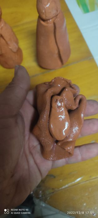 2 Presépios em barro, moldado a mão.