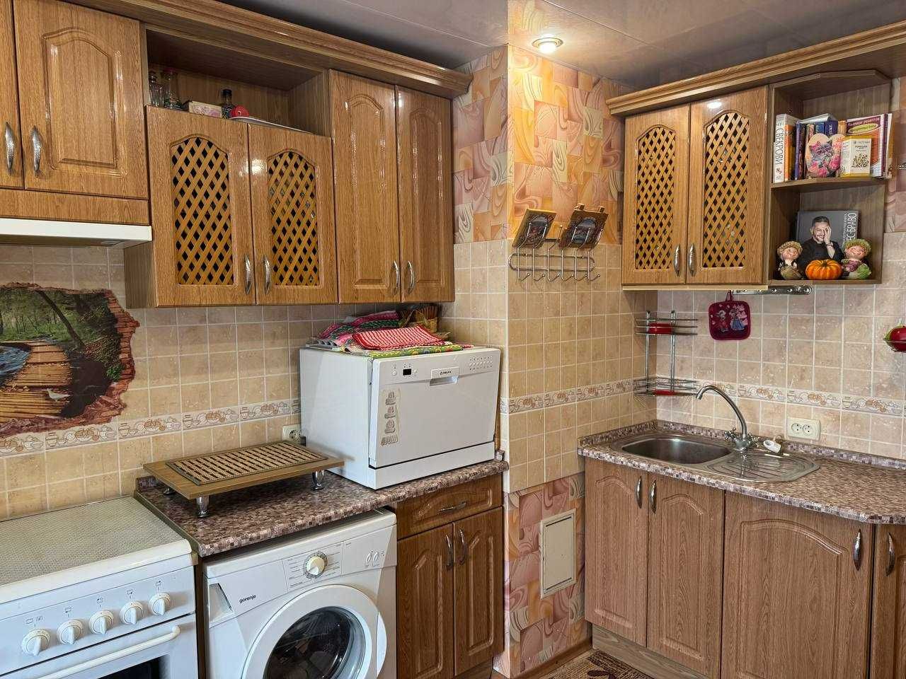 ПРОДАЖА 3-х комнатной квартиры БЕЛЯЕВА, 111 (м-н "Лазурный")