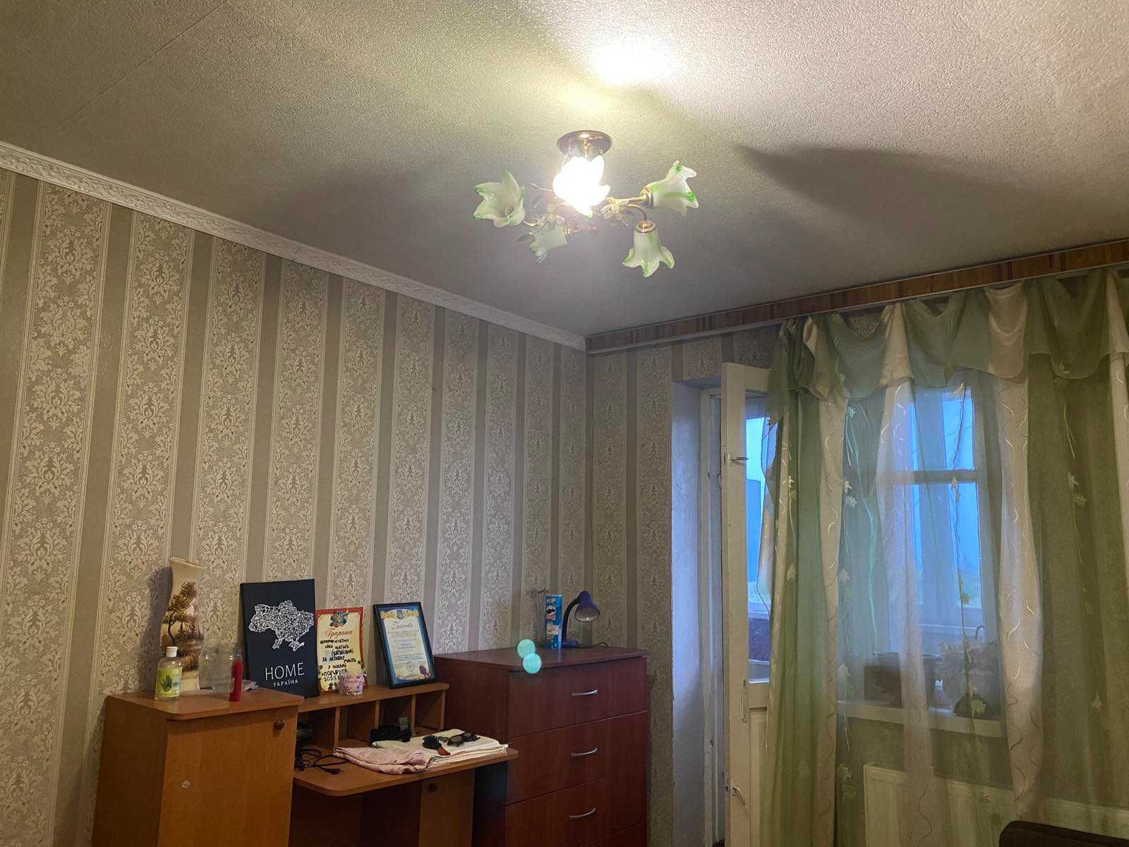 Продам  трикімнатну  квартиру у місті  Коростишів. По вулиці Потєхіна.