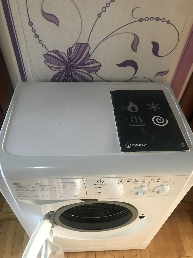Пральна машина Indesit WISL82