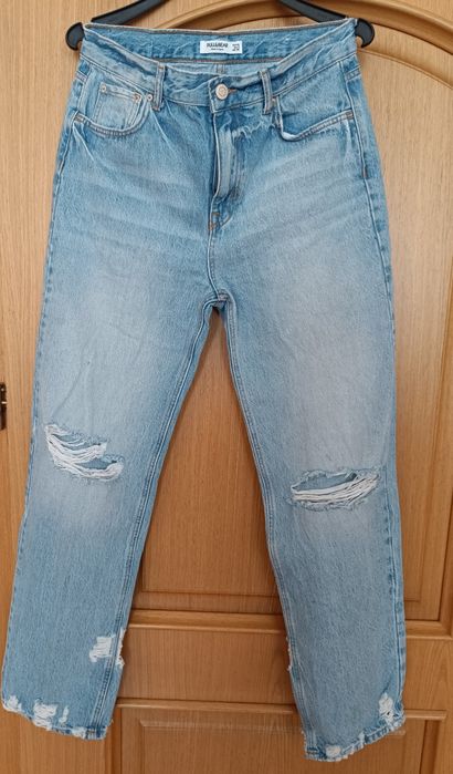 Proste Dżinsy Z Dziurami,Sprane, wysoki stan r. 40 Pull &Bear