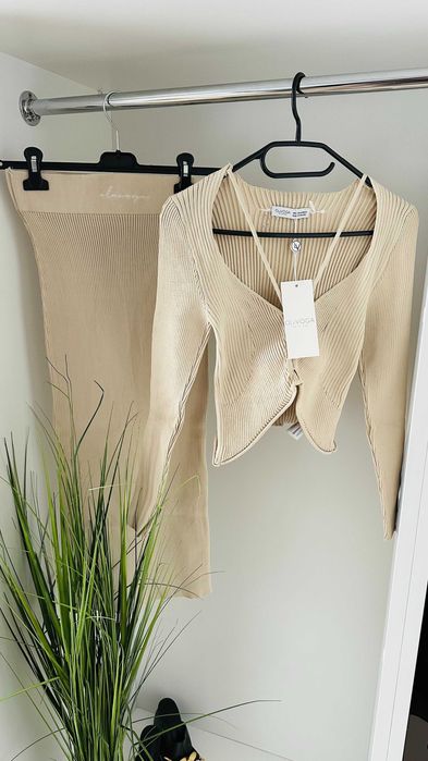 Nowy beżowy prążek komplet jesień O'la Voga Becky Bluzka spódnica