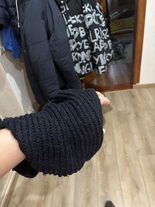 Подарую курточку,черевички і шарфік