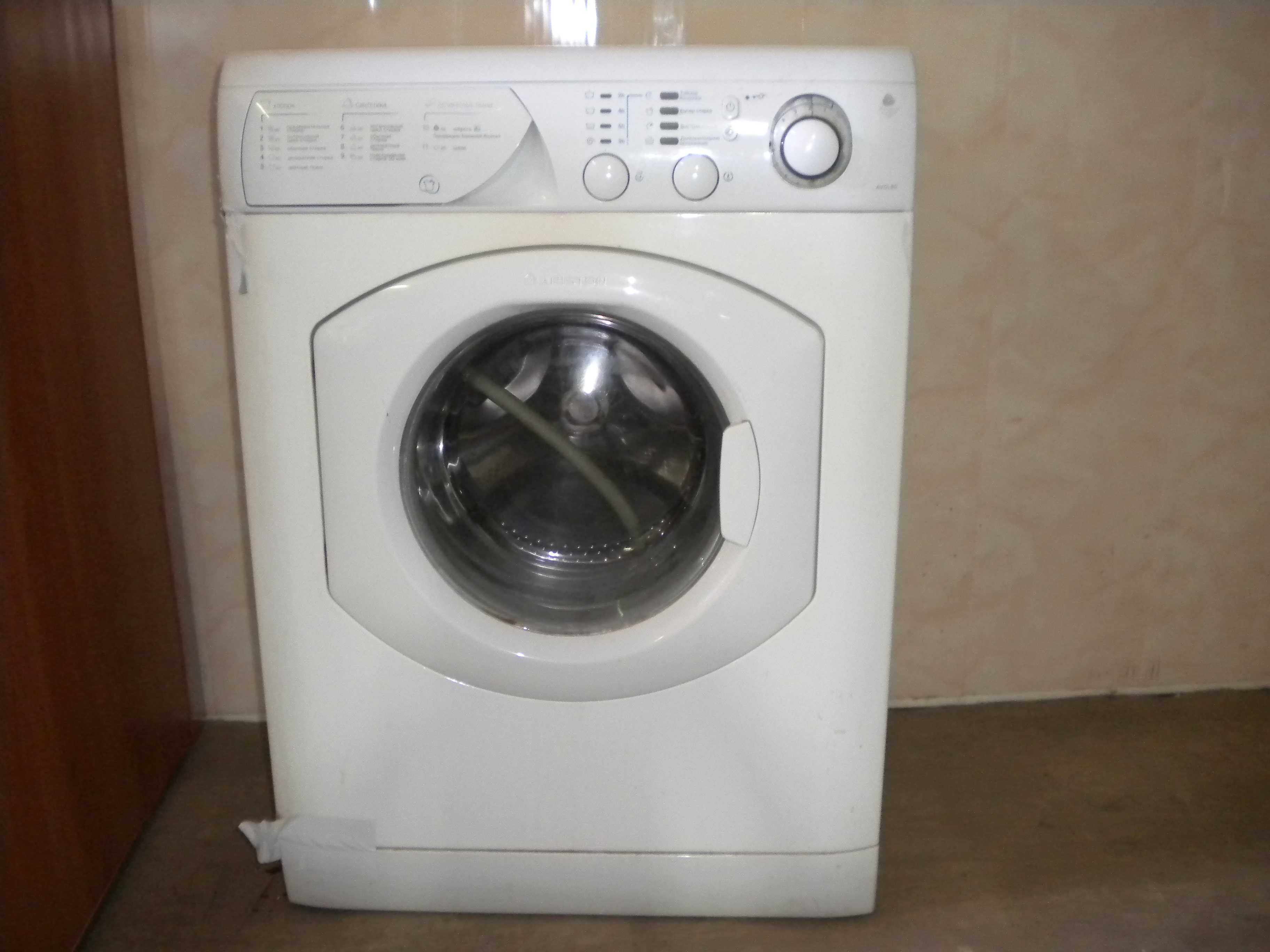 Продам стиральную машину ARISTON AVSL 80 Б/У