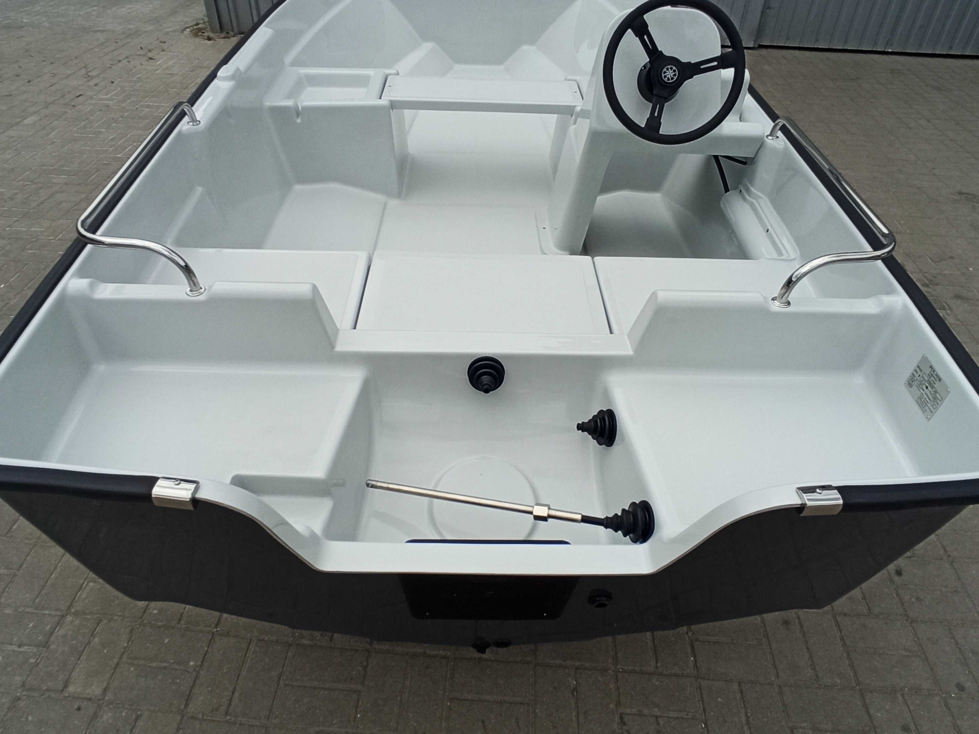 Łódź wędkarska motorowa ROMANA 440 z konsolą