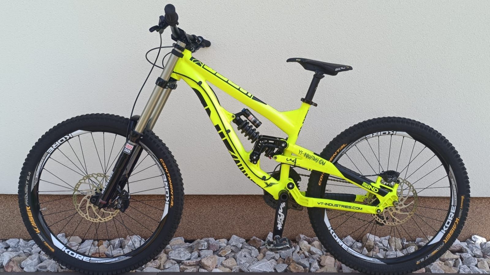 Rower zjazdowy YT TUES Downhill DH